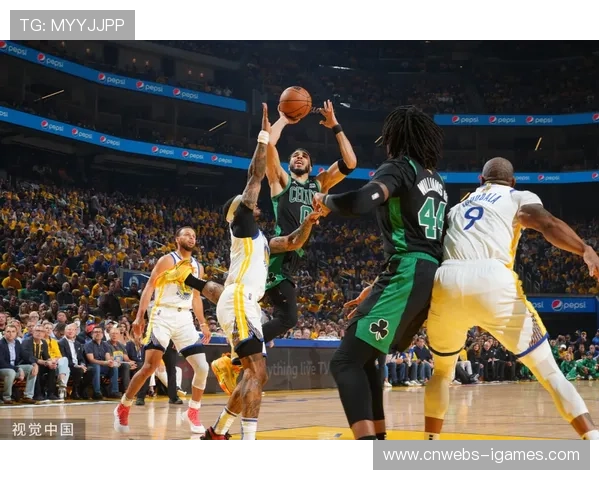 勇士第三节轰12-2攻击波，霍福德三分连击拉开分差